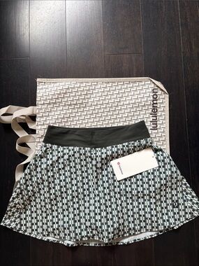 LULULEMON LIGHTWEIGHT HIGH RISE TENNIS SKIRT GS01 SZ 4 NWT